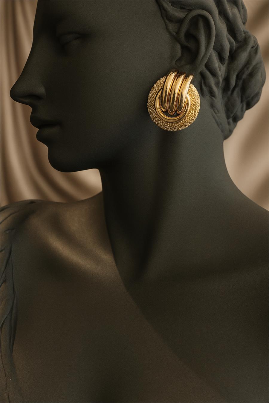 Angela Gold Renk Yuvarlak Figürlü Küpe