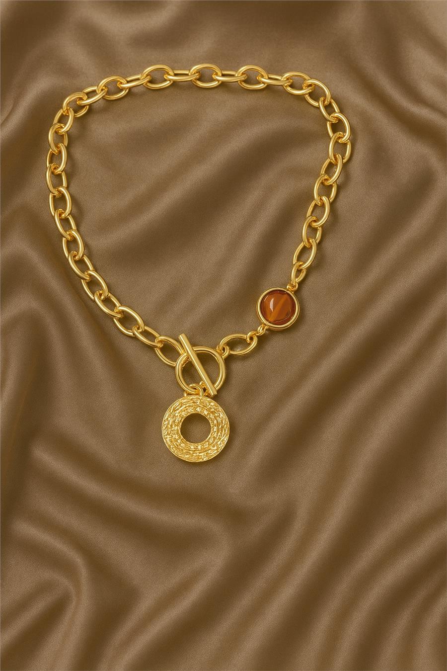 Maya Kırmızı Boncuk Detaylı Gold Renk Kolye