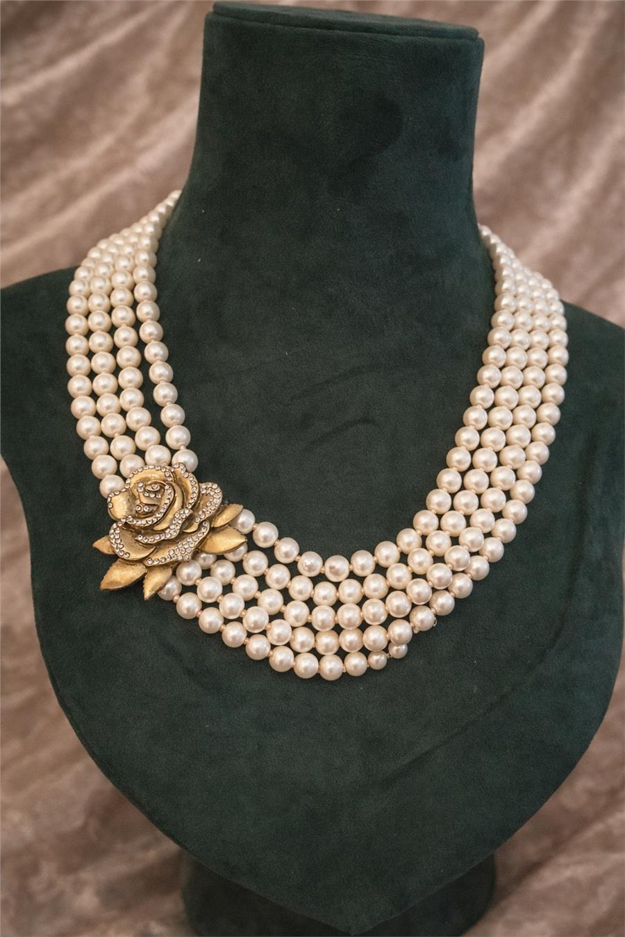 Jayla Gold Çiçek Detaylı Sıralı İnci Kolye