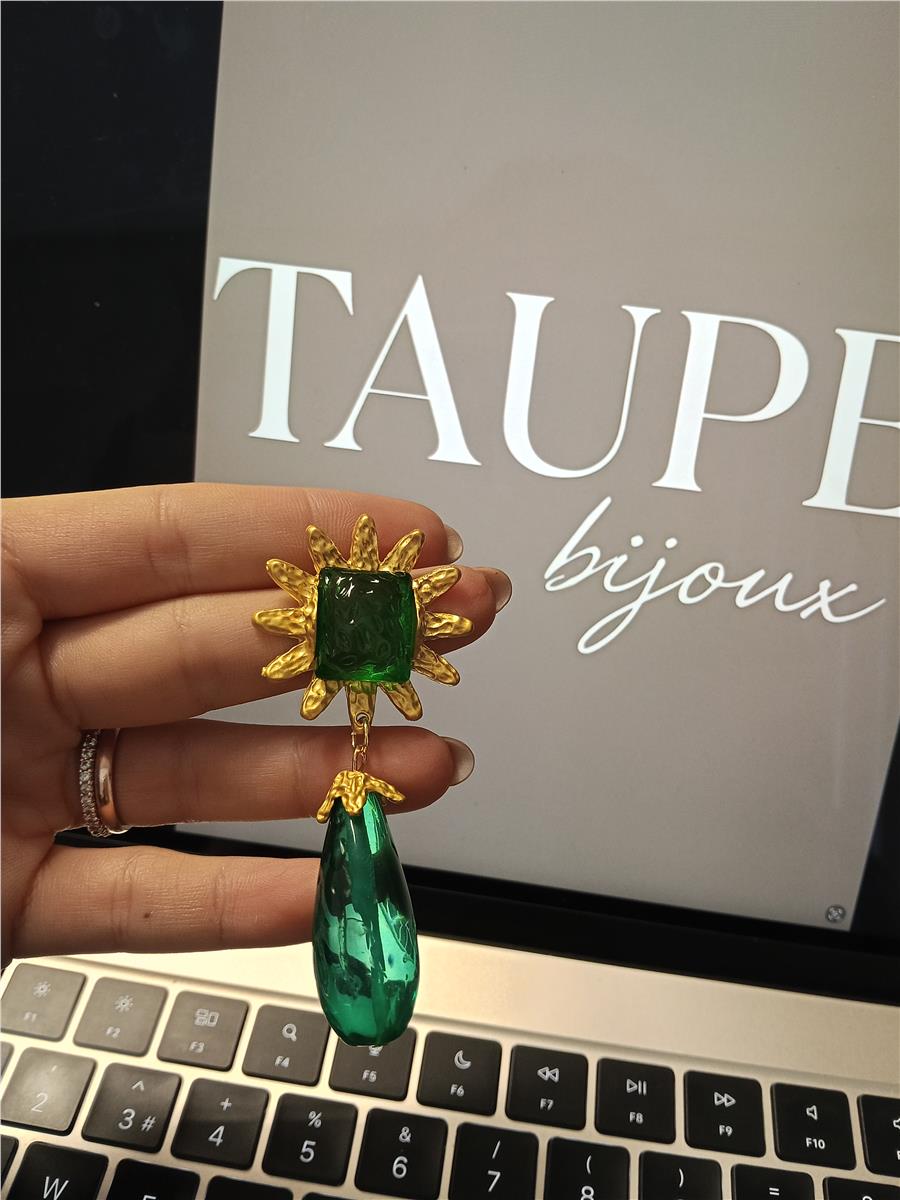 Leila Koyu Yeşil Şeffaf Taşlı Sallantılı Küpe