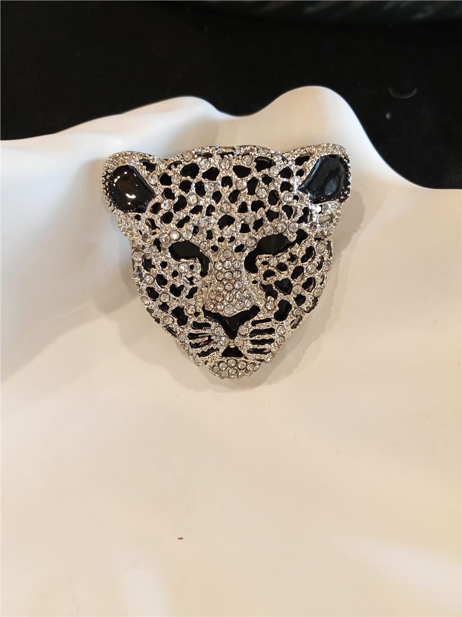 Kylie3 Silver Taş Yüzey Panter Kafası Broş