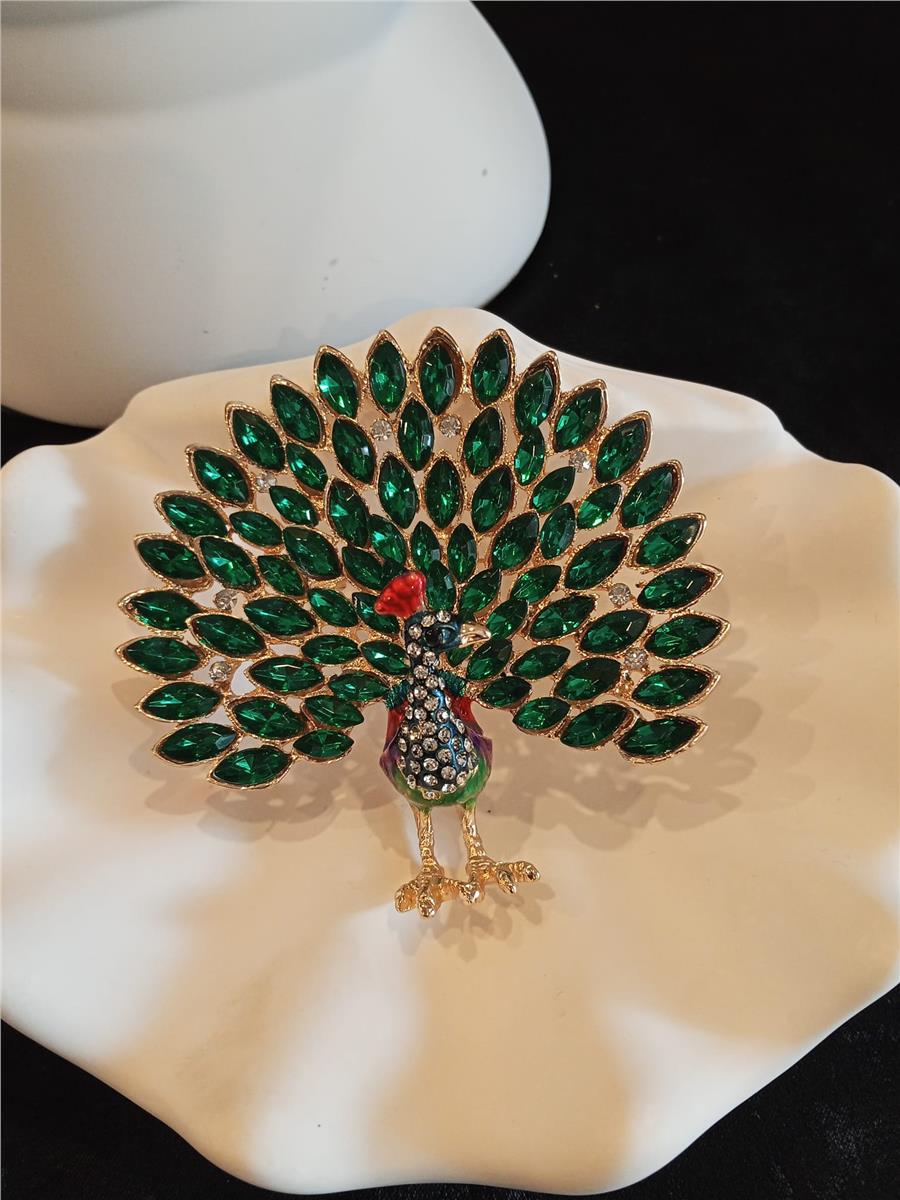 Kylie Full Taş ve Mine Kaplı Premium Tavuzkuşu Broş