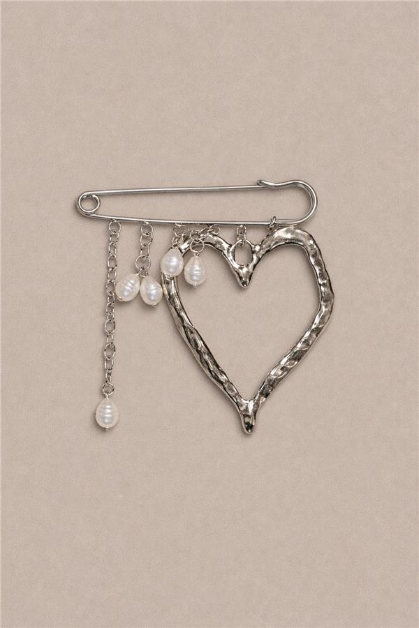 Madison01 İnci Detaylı Kalp Figürlü Gümüş Renk Zarif Broş