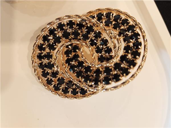 Tumi Siyah Taş Kaplama Yüzeyli Spiral L Küpe