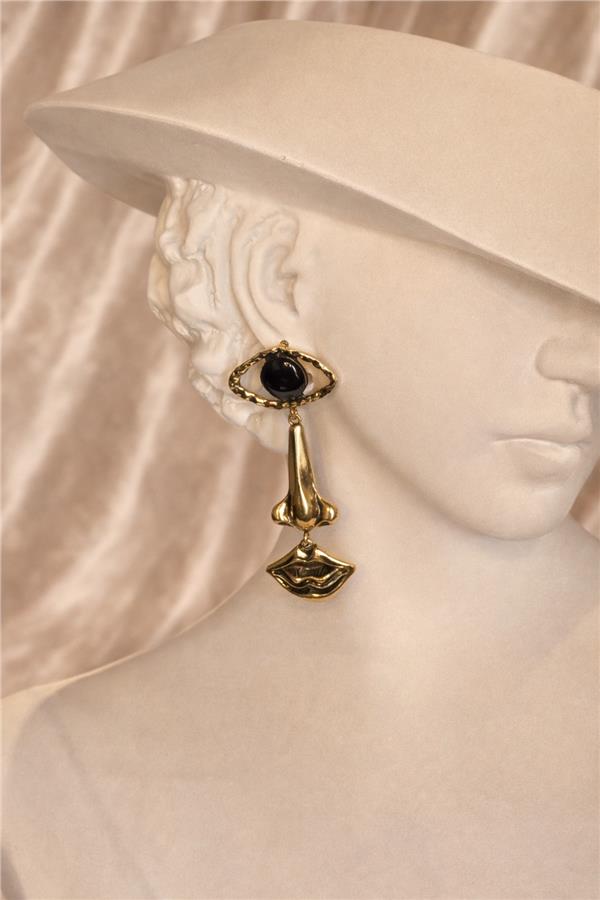 Sierra Surat Figürlü Sallantılı Gold Renk Küpe