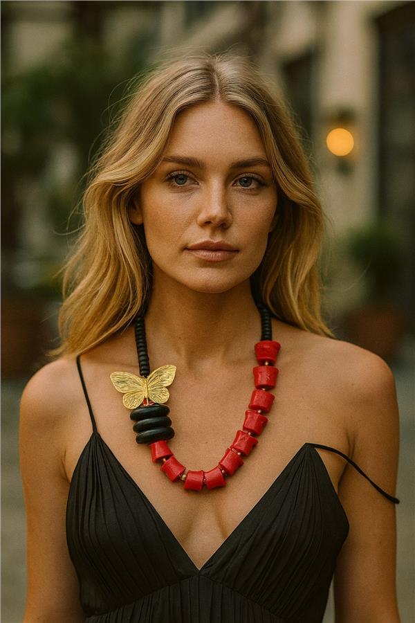 Olivia Kırmızı Kelebekli Kolye