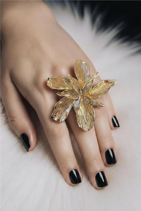 Acacia Gold Rengi Çiçek Figürlü Yüzük