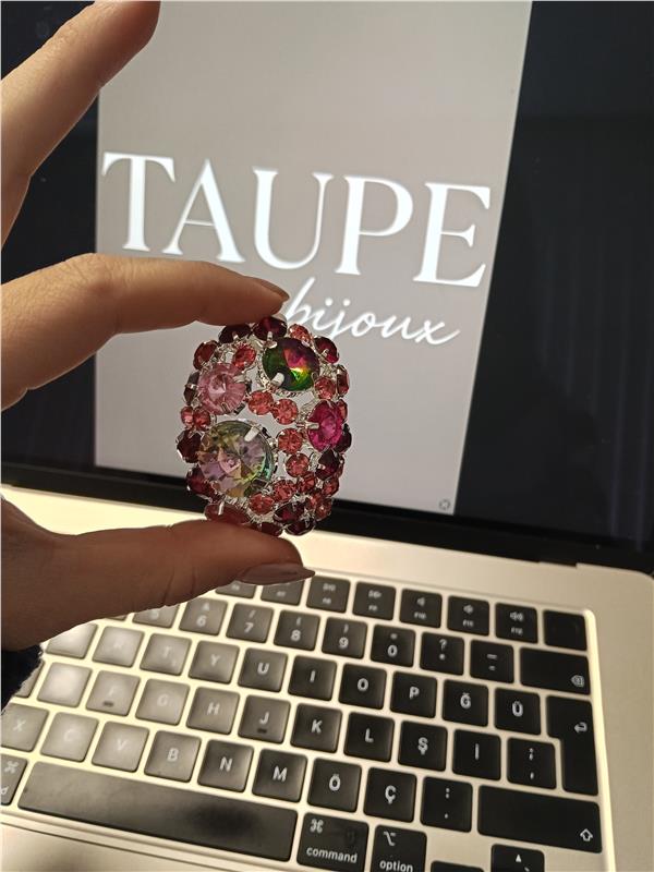 Edna Pembe ve Renkli Taşlı Oval Küpe Büyük